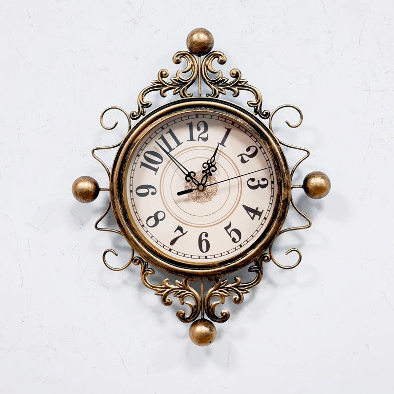 Vintage Dekorative Wanduhr mit Ornamentalem Design Brehn