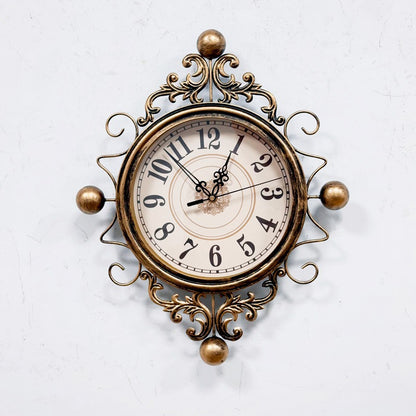 Vintage Dekorative Wanduhr mit Ornamentalem Design Brehn