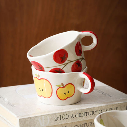 Keramikbecher mit handbemalter Bananen-Illustration und rundem Griff