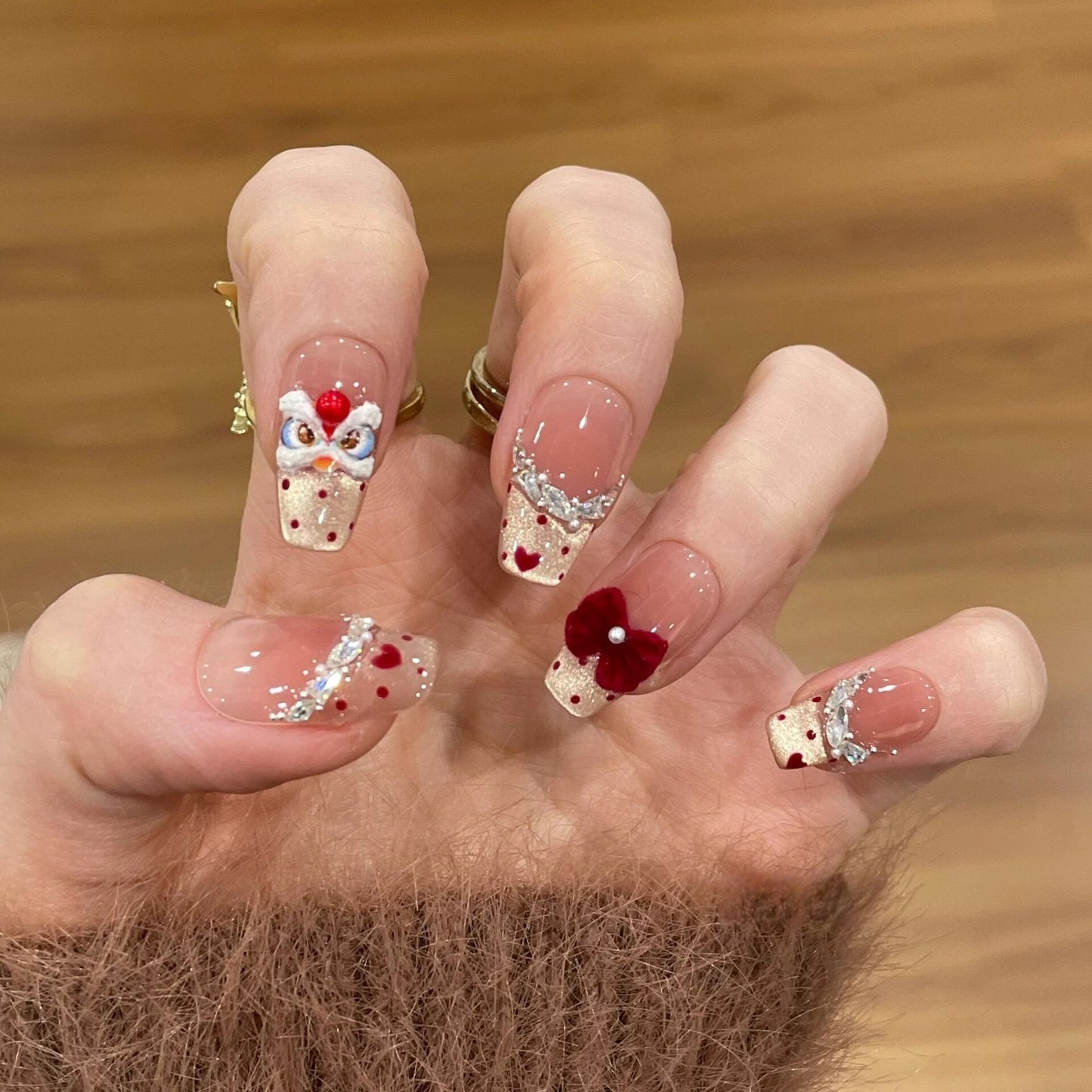 Kreative Kunstnägel mit Blumen- und Fruchtmotiven Brehn