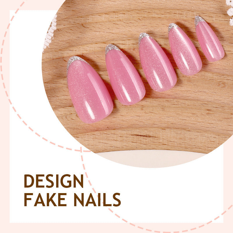 Kunstnagelset mit elegantem Glitzerabschluss und natürlichem Look Brehn