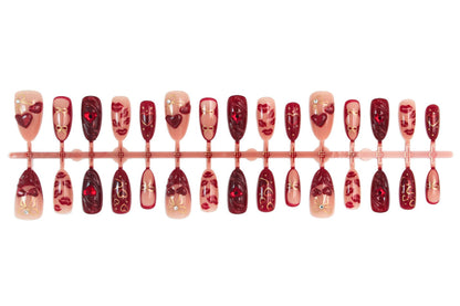 Kunstnagelset mit romantischen Herz- und Glitzerverzierungen Brehn