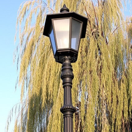 Verzierte Gussaluminium Außen Vintage-Stil Straßenlampe mit satinierten Glasscheiben und wetterfester Beschichtung Brehn