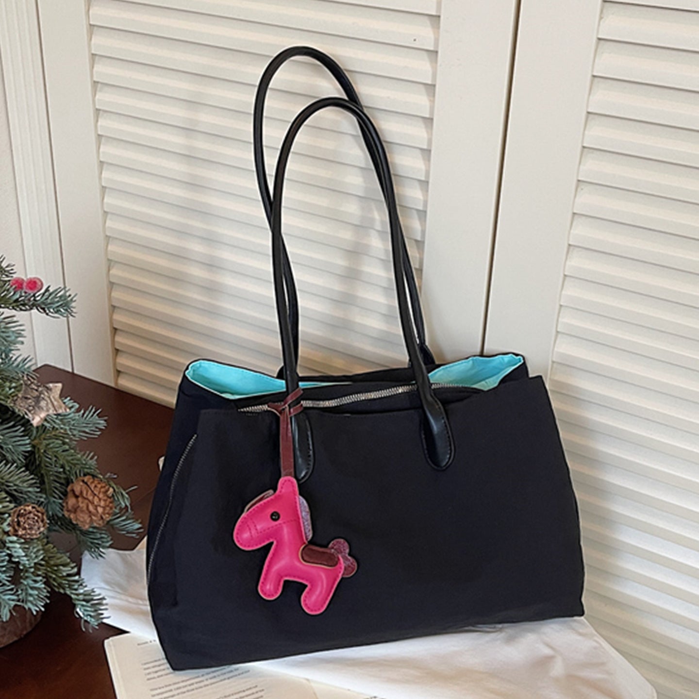 Elegante Tragetasche mit Reißverschluss und Praktischen Innenfächern Brehn