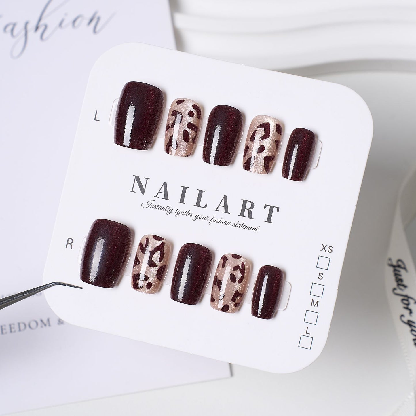 Künstlerisches Press-On-Nagelset mit Leopardenmuster und glänzender Oberfläche Brehn
