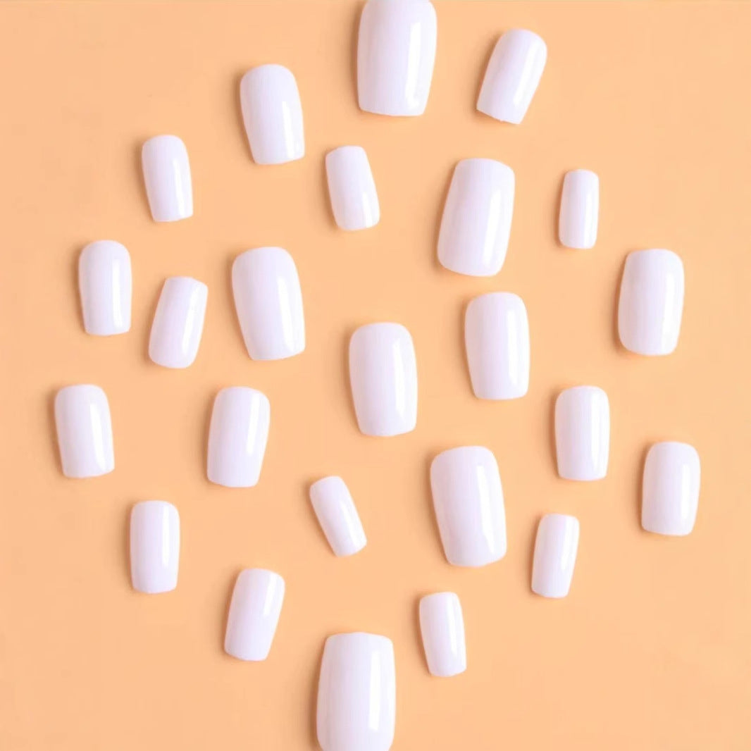 Kunstnagelset mit elegantem Hochglanz-Finish Brehn