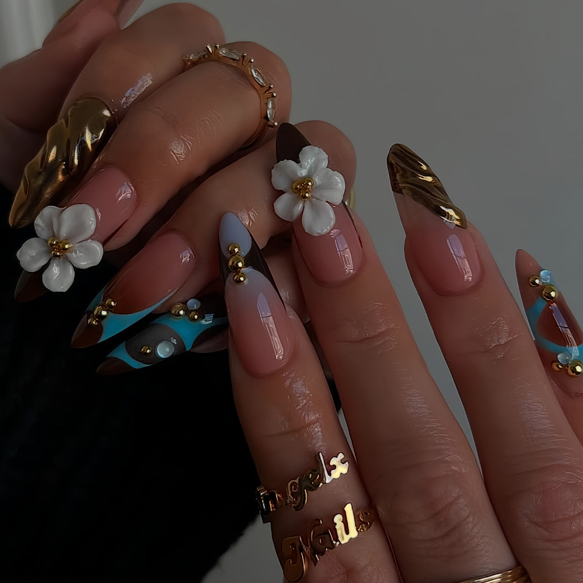 Künstlerisches 3D Blumen Nageldesign Brehn