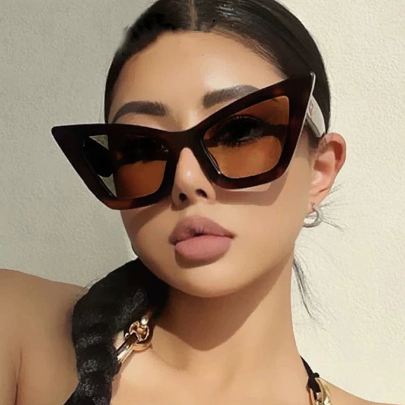 Damen Cat-Eye Sonnenbrille mit einzigartigem Wellenrahmen Brehn