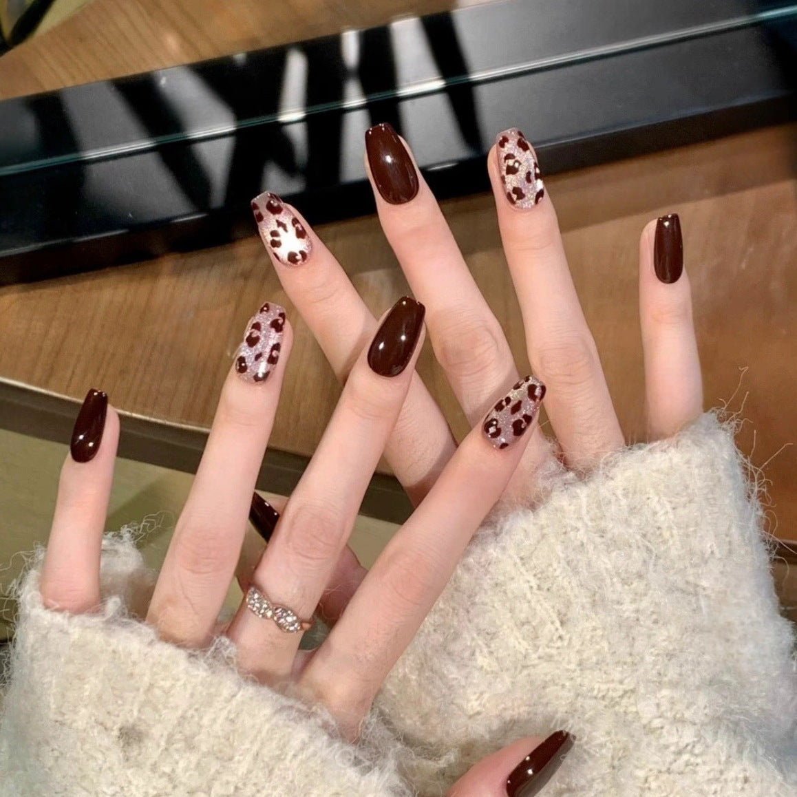 Elegante und Trendige Nagelset Brehn