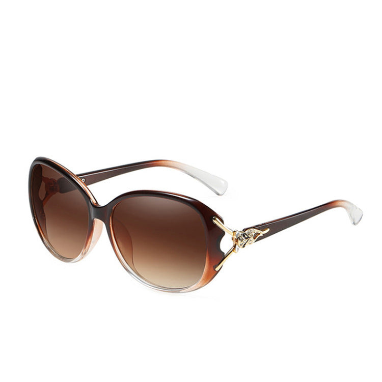 Damen Cat-Eye Sonnenbrille mit luxuriösen goldenen Akzenten Brehn