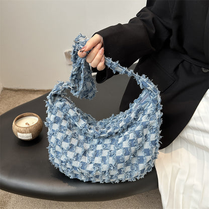 Texturierte gewebte Schultertasche