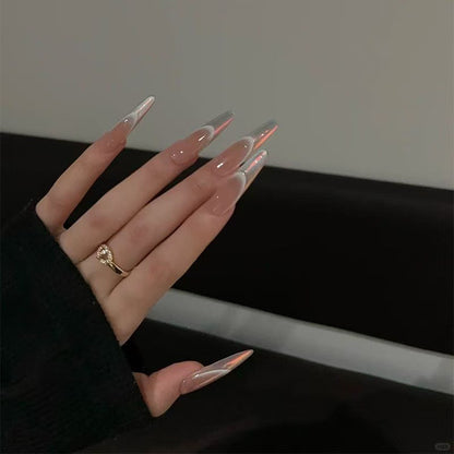 Glatte Stiletto-Nagelerweiterungen