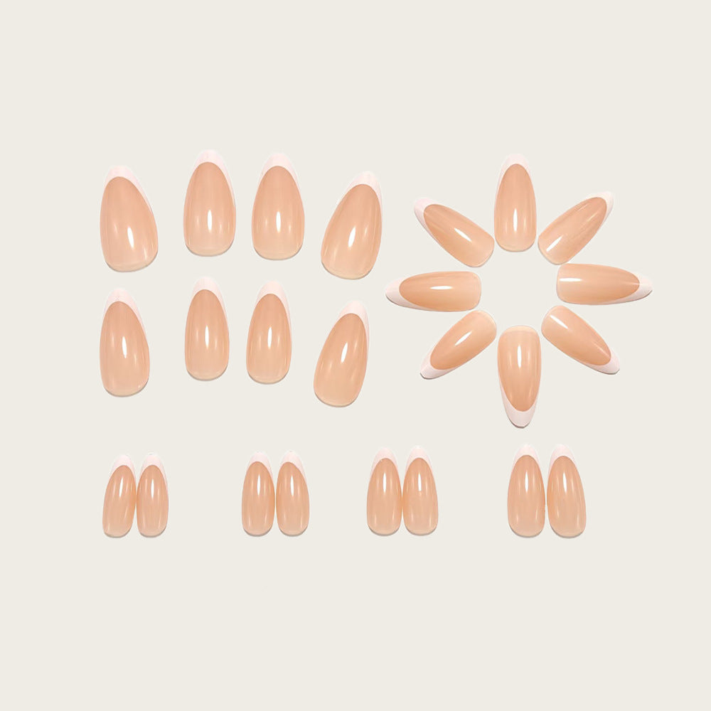 Kunstnägel mit Modischem French-Tip Design Brehn