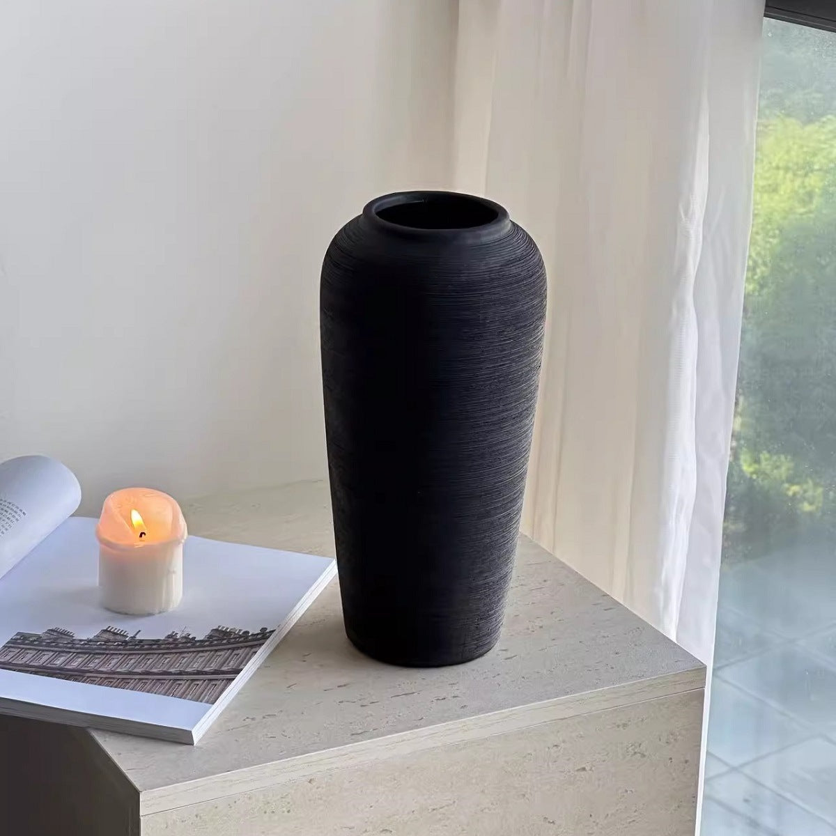 Elegante strukturierte Keramikvase