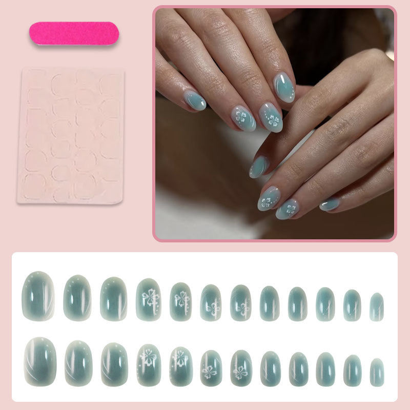 Kunstnagelset mit floralen Verzierungen und glanzvollem Finish Brehn
