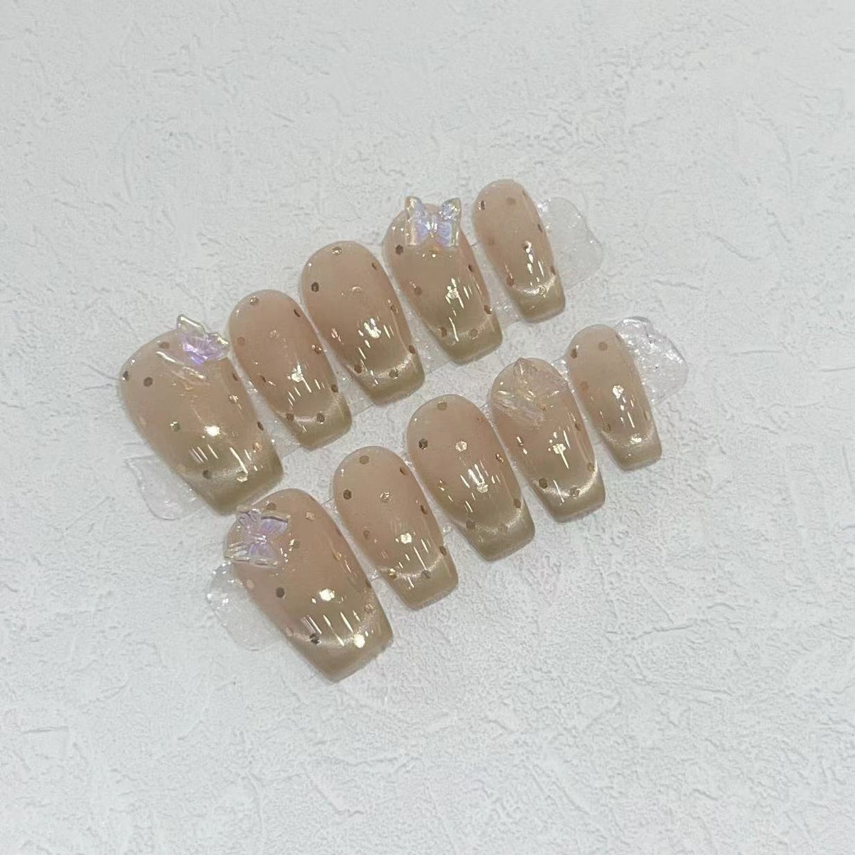 Premium Press-On Nail Set mit irideszenten Akzenten Brehn