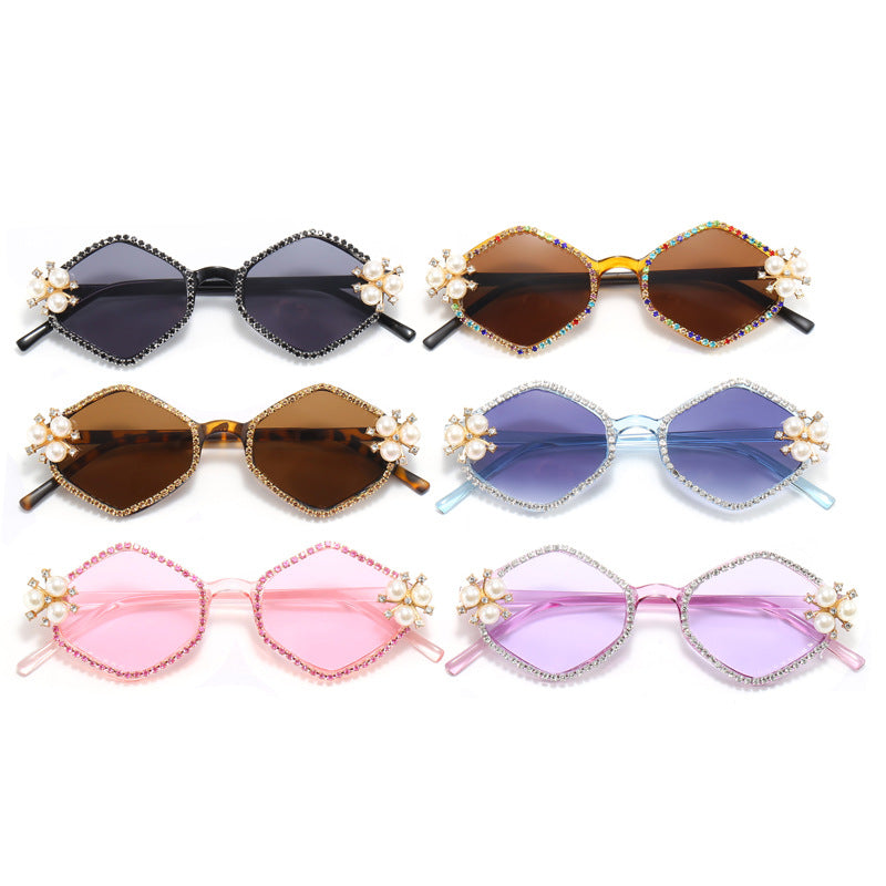 Damen extravagante Sonnenbrille mit glamourösen Perlendetails Brehn