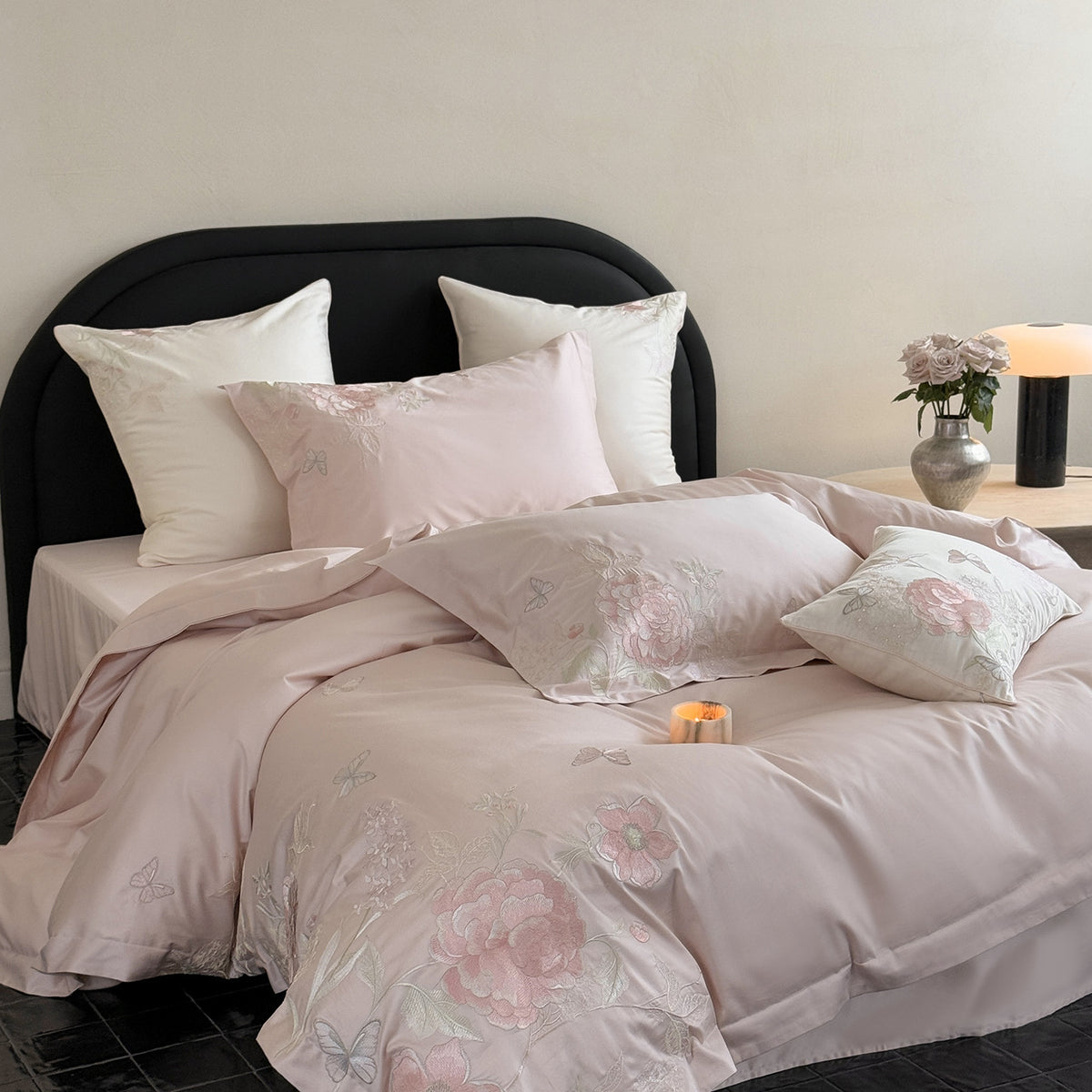 Luxuriöses Satin-Bettwäsche-Set mit floraler Stickerei und seidenweichem Finish Brehn