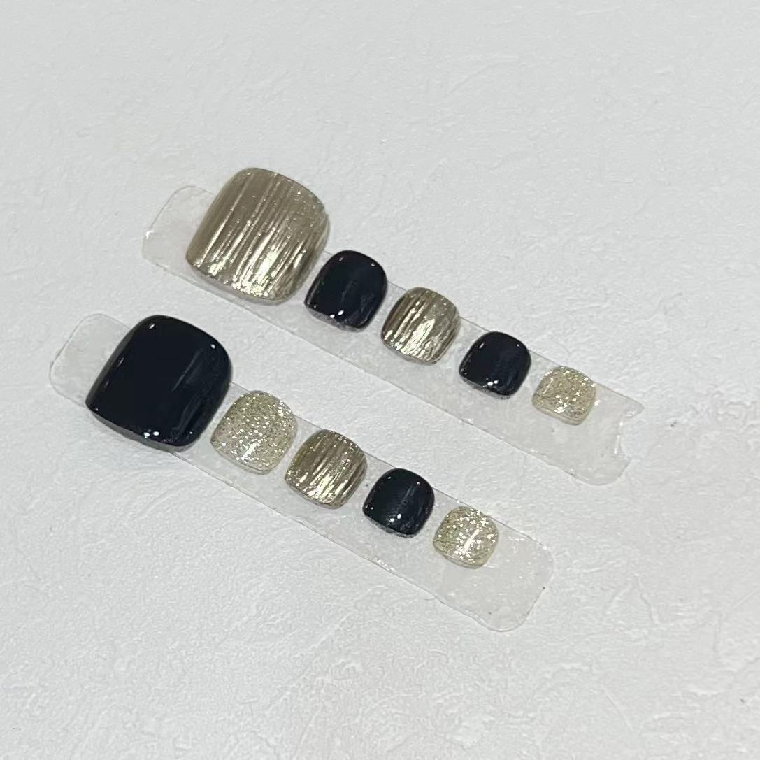 Press-On Nagelkunstset mit eleganten metallischen und Glitzerelementen Brehn