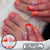 Dekoratives Press-On-Nagelset mit lebhaften Formen und Edelsteinen Brehn