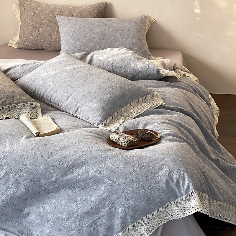 Reversibles Baumwollsatin-Bettwäscheset mit feiner Jacquard-Struktur und Spitzenkante
