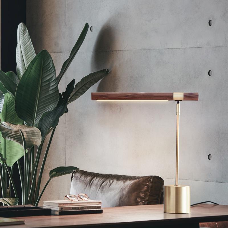 Moderne verstellbare Schreibtischlampe