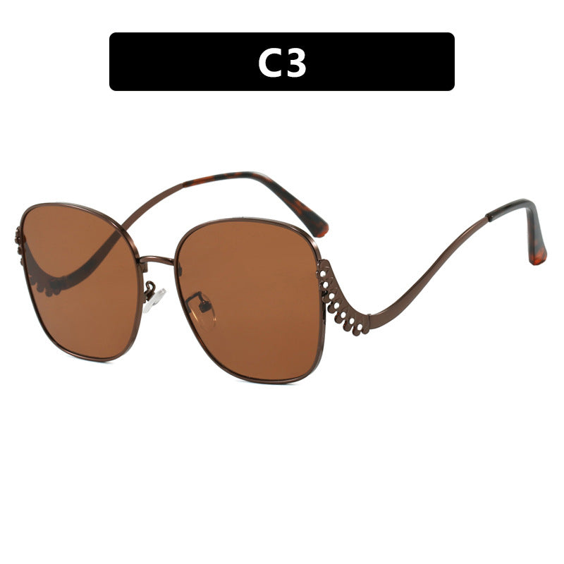 Damen auffällige Sonnenbrille mit funkelnden Applikationen Brehn