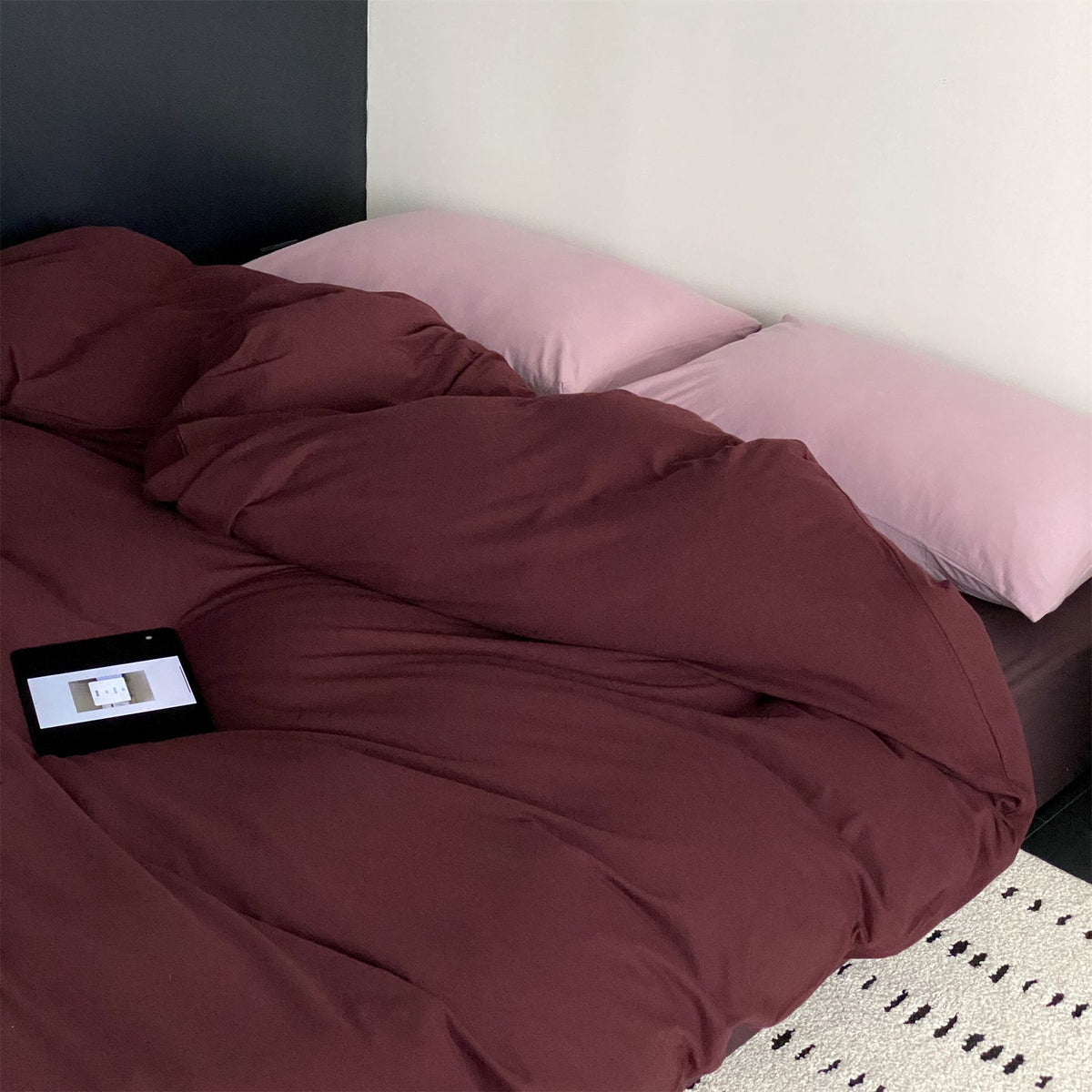 Ganzjahres-Steppbett und Spannbetttuch-Set aus atmungsaktiver Mikrofaser