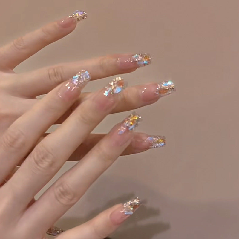 Glamouröse Nagelkunst mit holografischen Akzenten Brehn