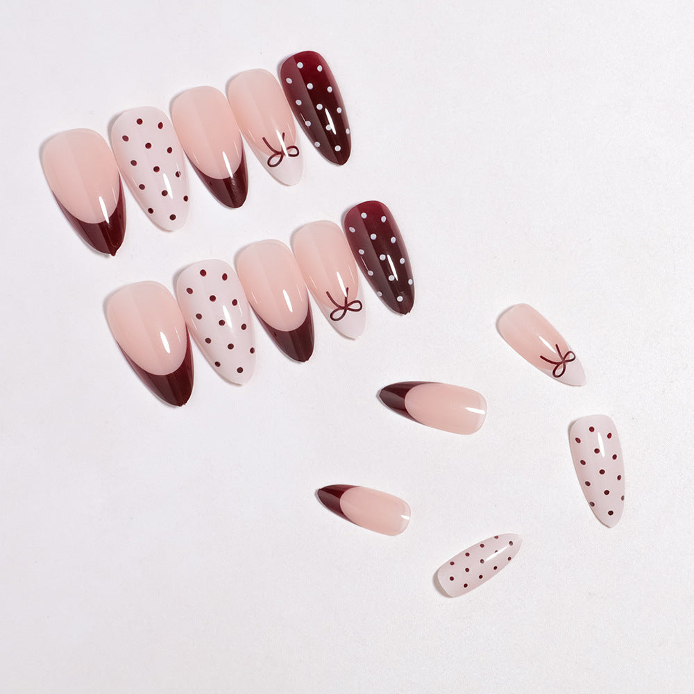 Künstlerisches Press-On-Nagelset mit Schleifen- und Punktdesign Brehn