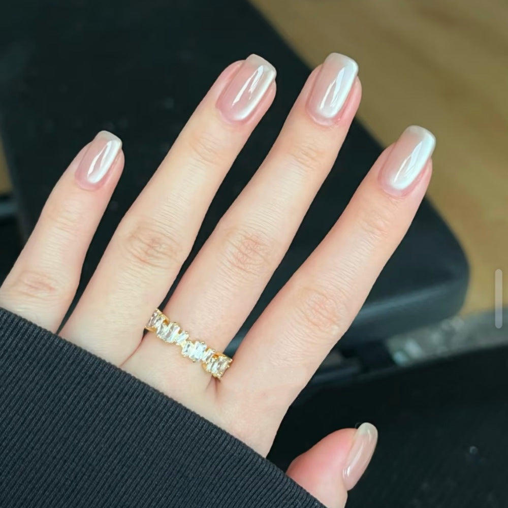 Stylisches Press-On-Nagelset mit schimmerndem Finish Brehn