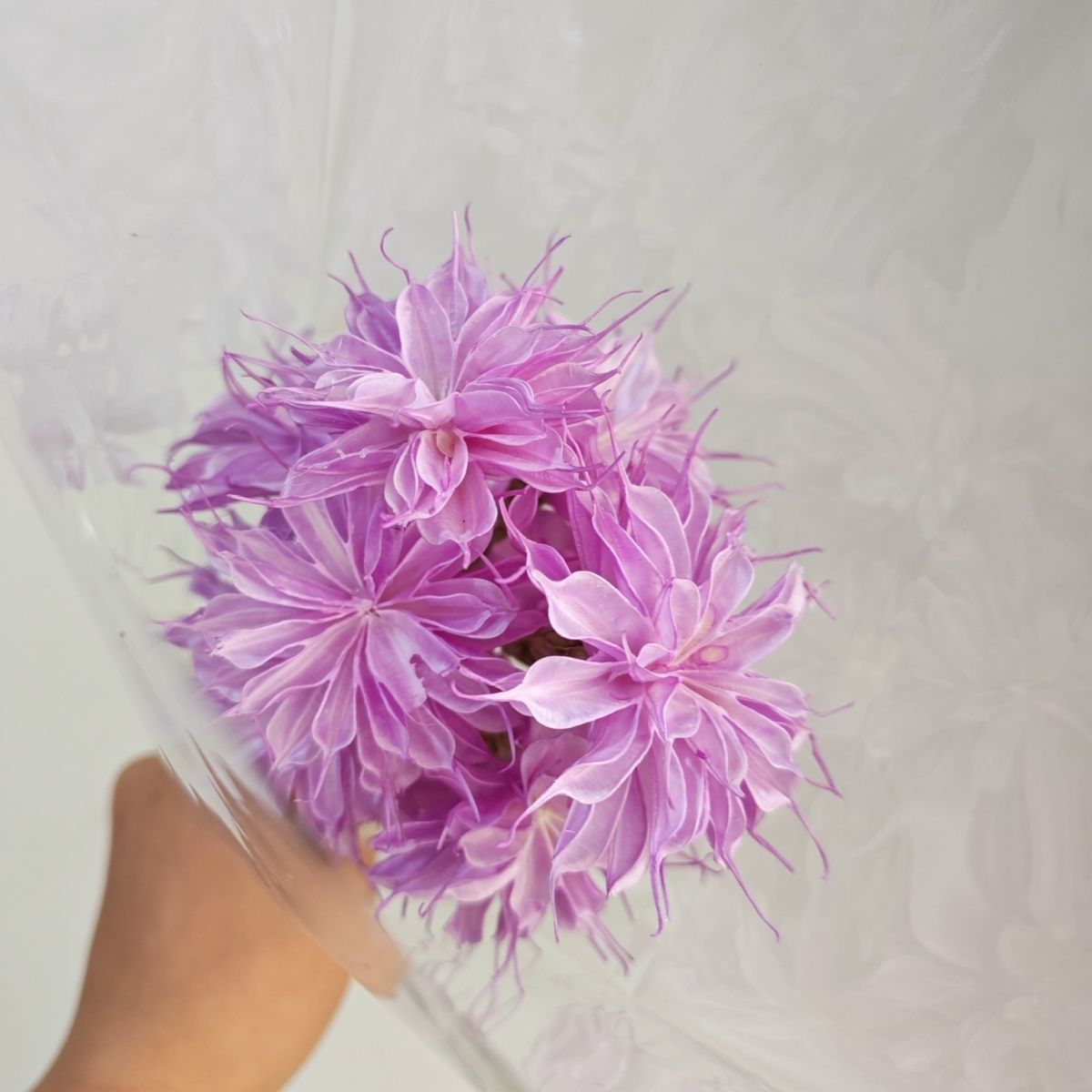 Lebensechte dekorative Blumensträuße