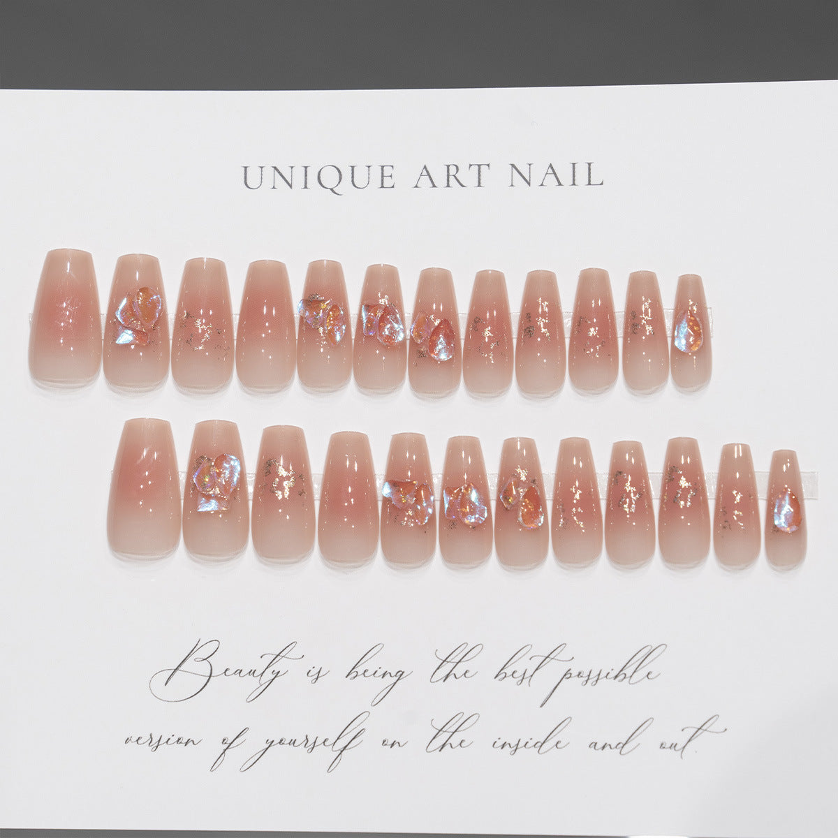 Künstlerische Press-On-Nagelspitzen mit floralem Design Brehn