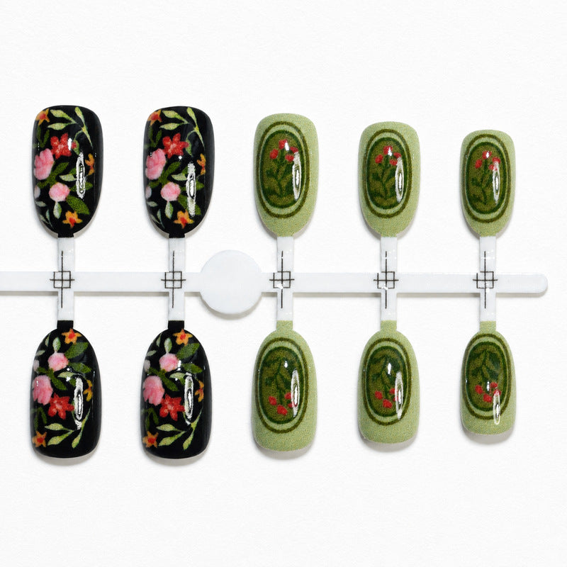 Kunstnägel mit floralem Design Brehn