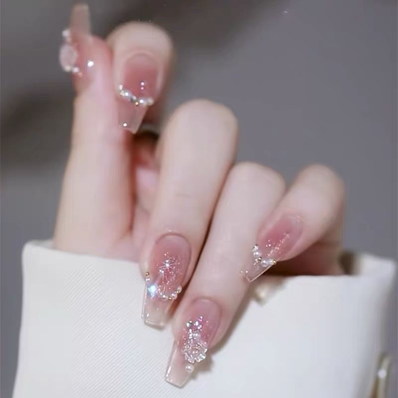 Künstliche Fingernägel mit Herz-Design Brehn