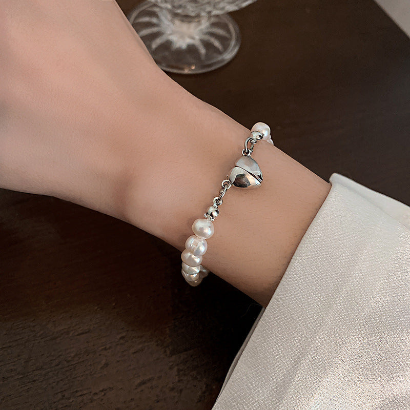 Elegantes Silberperlenarmband mit Herzdetails Brehn