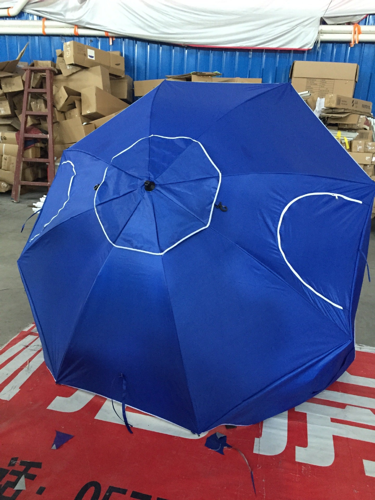 Stabiler Strand-Sonnenschirm mit UV-Schutz Brehn