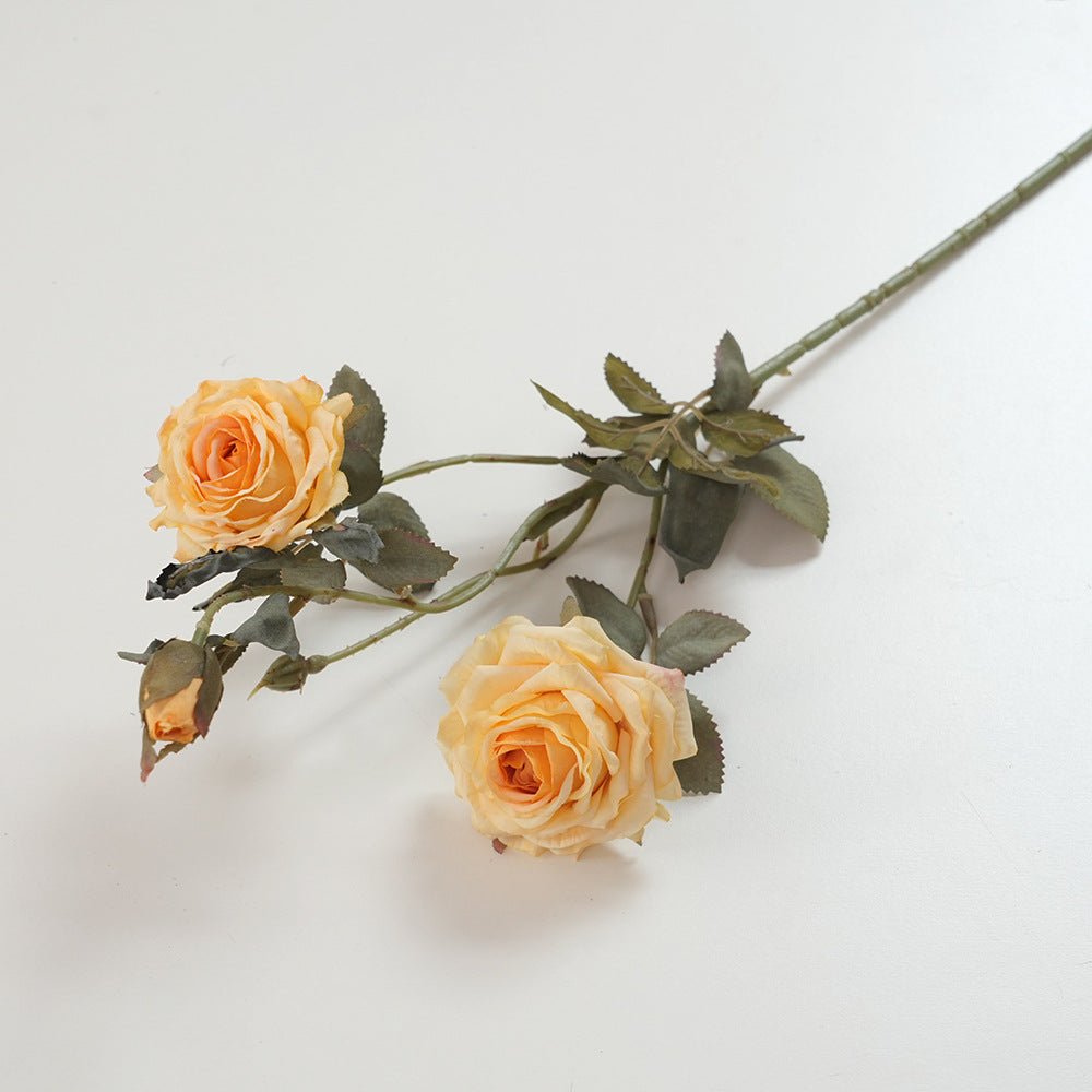 Realistische Blumenstammdekoration