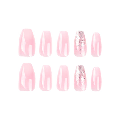 Kunstvolle Gel-Nägel mit Glitzer- und Ombre-Effekten Brehn
