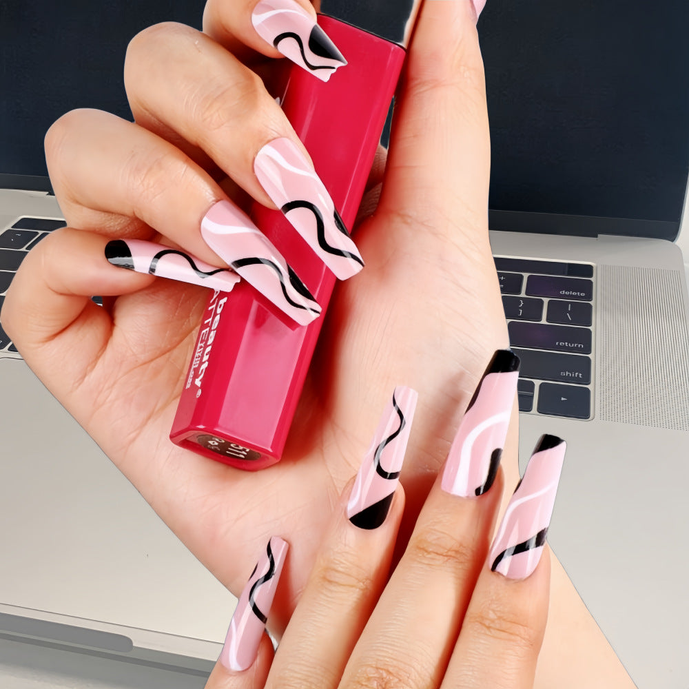 Kreatives Nageldesign Brehn