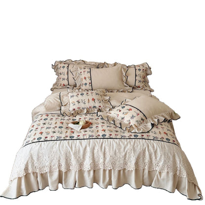 Vintage Cottage Floral Gepatchtes Bettüberwurf Ensemble mit Rüschensaum & Bestickten Kissenbezügen