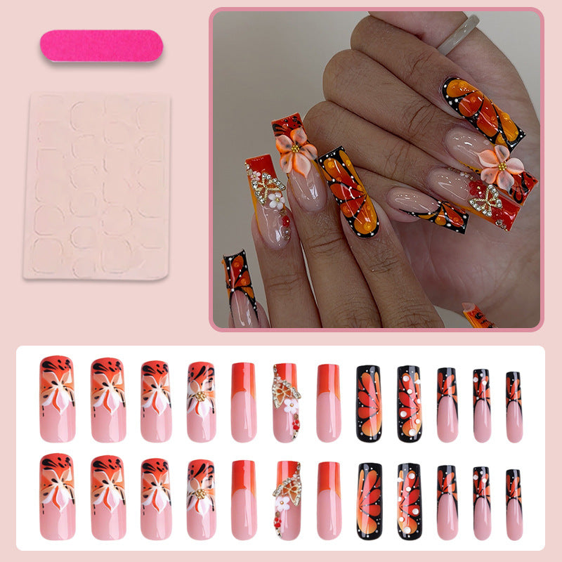 Kunstnagelset mit eleganten floralen und glamourösen Verzierungen Brehn