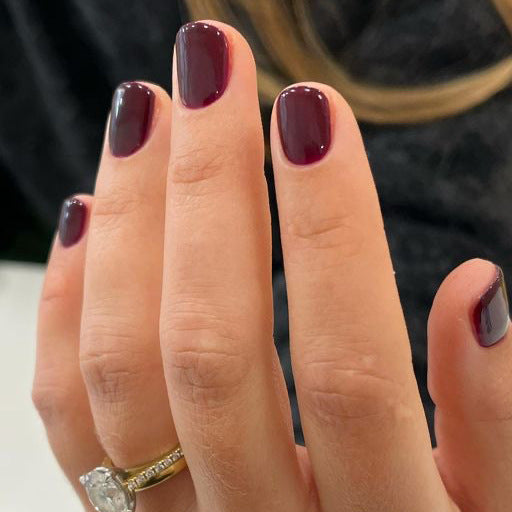 Glamouröse Nagelkunst mit Hochglanz-Finish Brehn