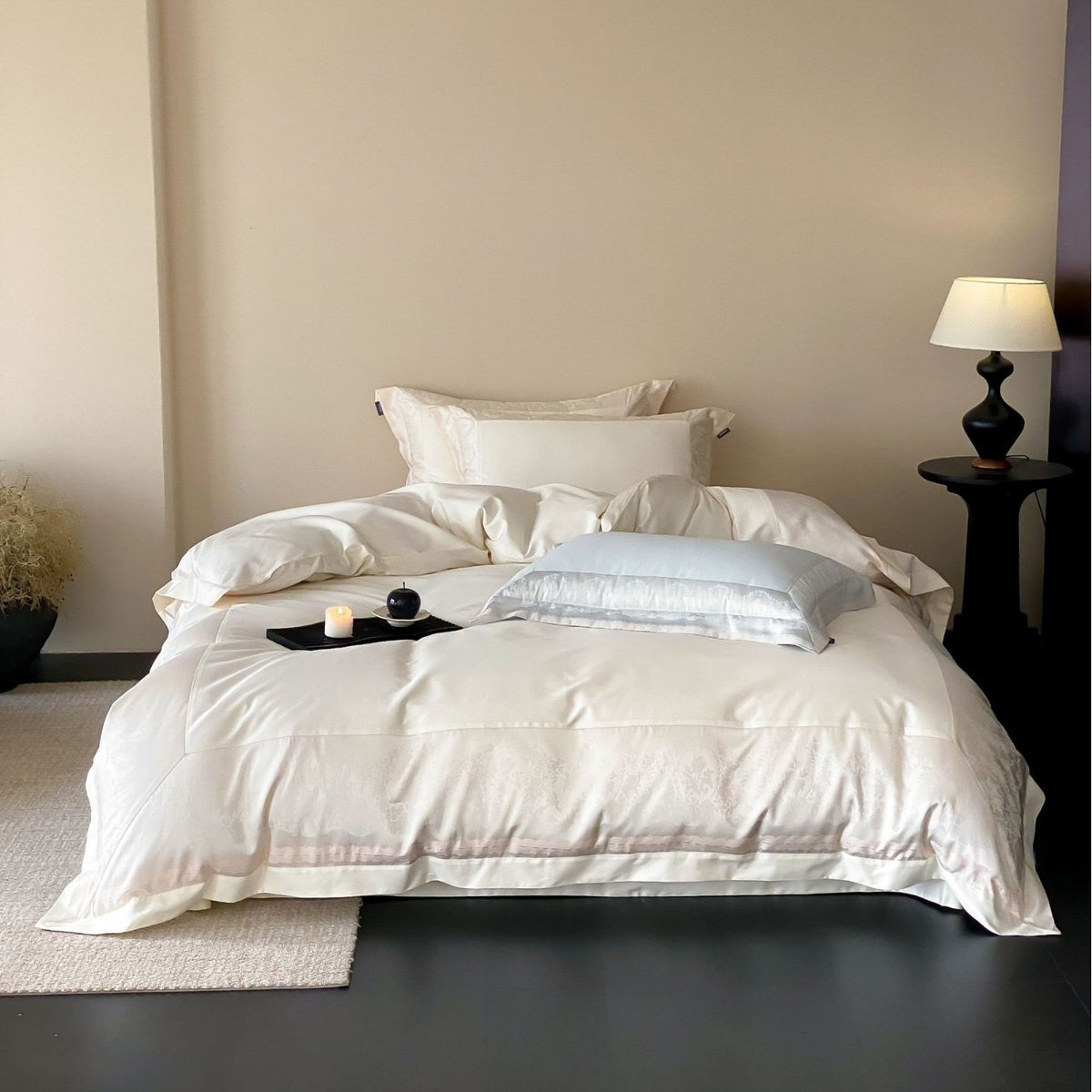 Luxuriöses Satin-Bettwäsche-Set mit Kissenbezügen und Wendebezug