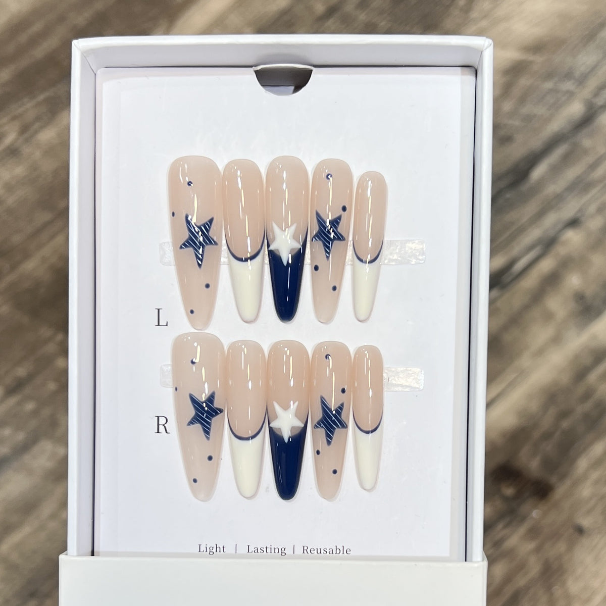 Künstlerisches Stiletto Druck-Nagelset mit himmlischem Design Brehn