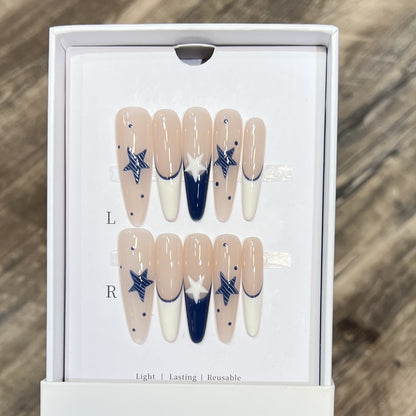 Künstlerisches Stiletto Druck-Nagelset mit himmlischem Design Brehn