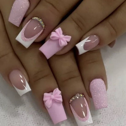 Kunstnagelset mit verspielten Schleifen und Glitzerakzenten Brehn
