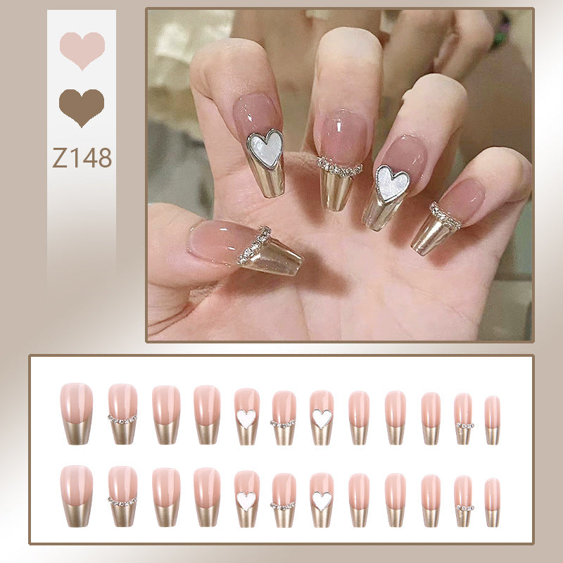 Kunstnagelset mit eleganten Glitzerverzierungen und schimmernden Akzenten Brehn