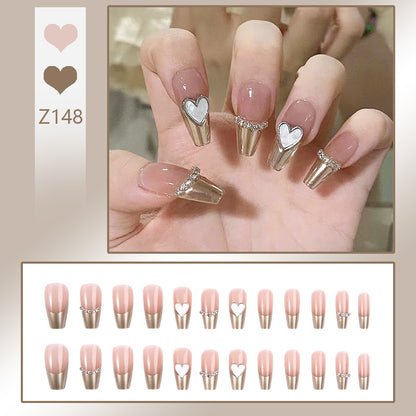 Kunstnagelset mit eleganten Glitzerverzierungen und schimmernden Akzenten Brehn