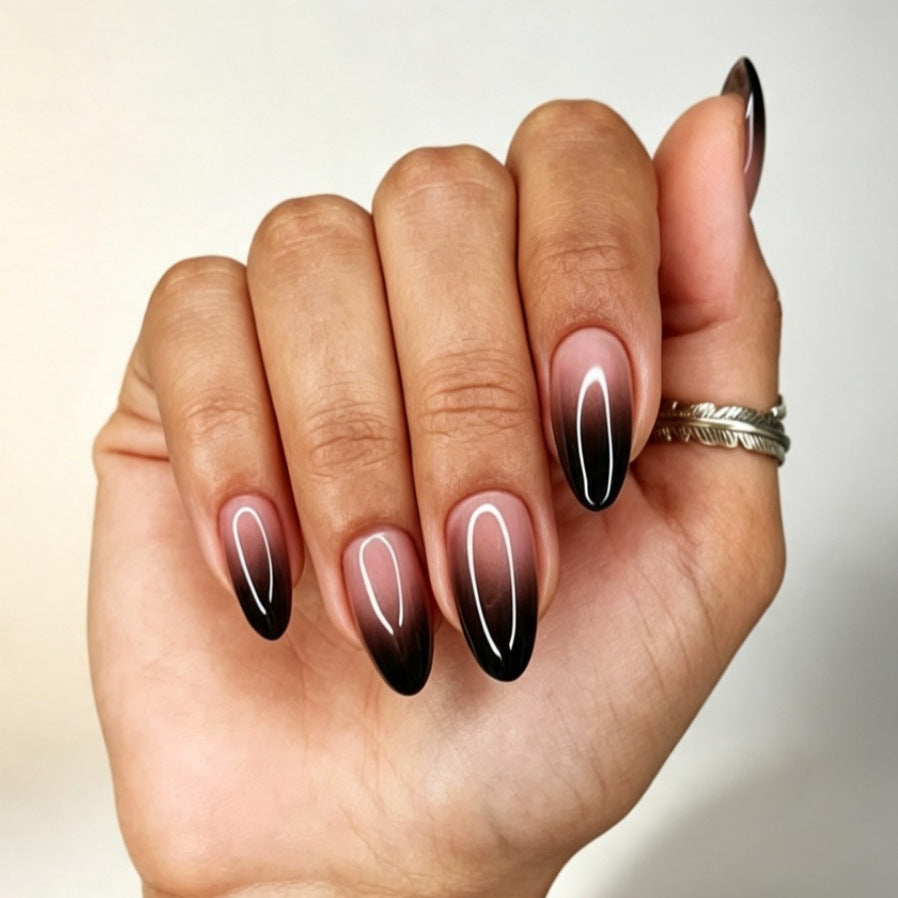 Kunstnägel mit Elegantem Ombre-Design und Filigranem Rand Brehn